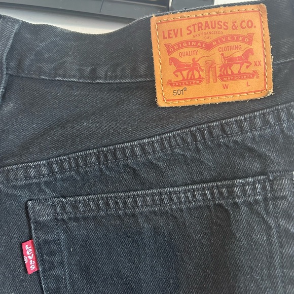 Levi 501 Shorts - Picture 3 of 4